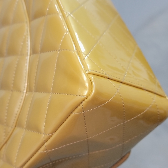 AuthenticCHANEL Jumbo XL single classic flap in a Creamy Gold patent leather ✨️ - Picture 10 of 17